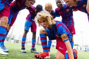 „Wirtuozerska gracja”, „nowy Xavi Simons”. Znakomity debiut Michała Żuka w juniorach starszych FC Barcelony