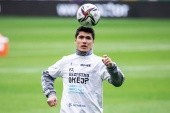 Jasur Yakshibaev zaznaczył swoją obecność w nowym klubie. Wdał się w bójkę z kapitanem