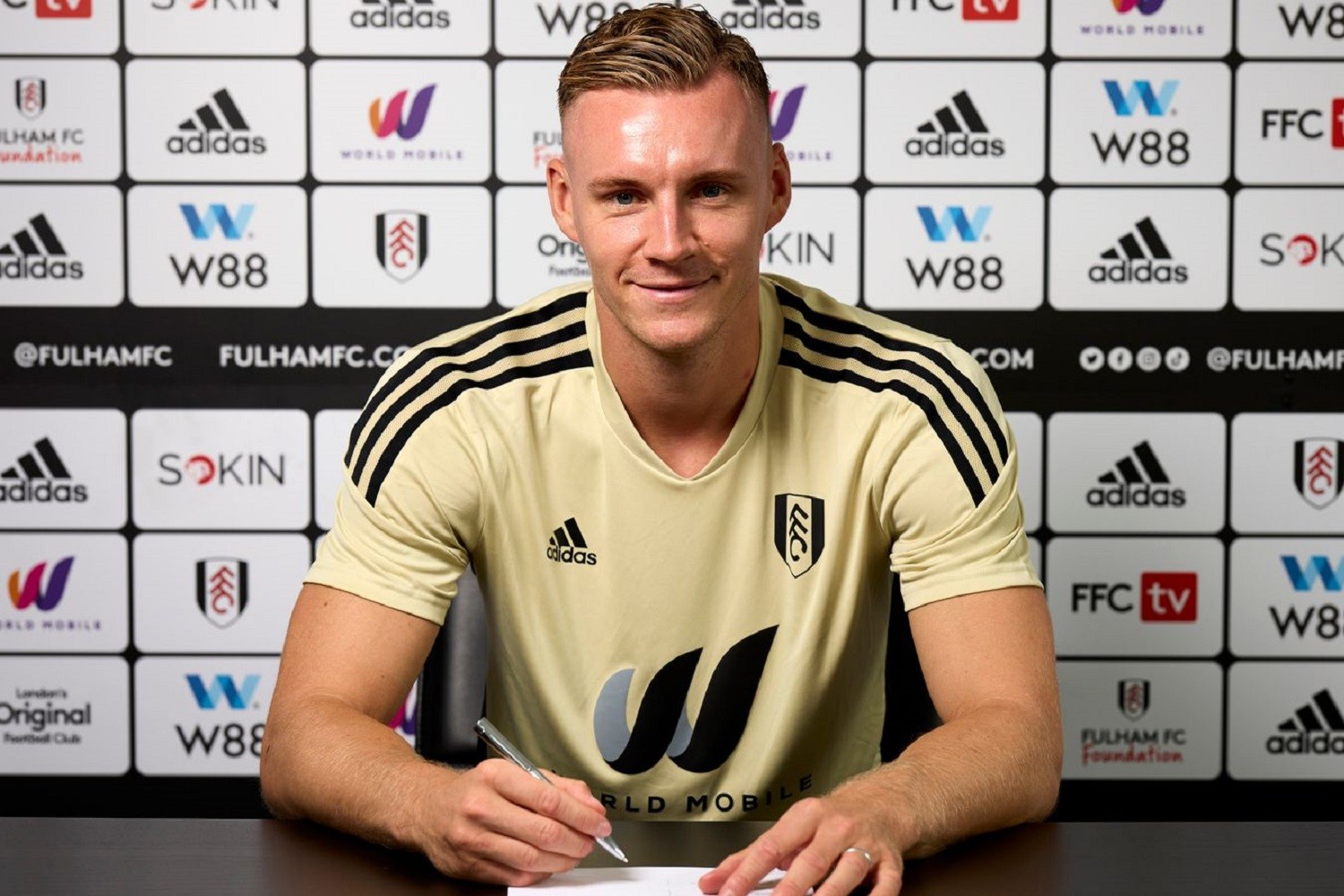 OFICJALNIE: Bernd Leno z wyczekiwanym transferem wewnątrz Premier League