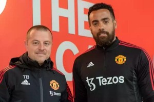 OFICJALNIE: Tom Huddlestone w Manchesterze United. 35-latek z podwójną rolą w zespole