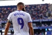 Karim Benzema zaprezentował Złotą Piłkę. Na wydarzeniu obecne legendy Realu Madryt [WIDEO]
