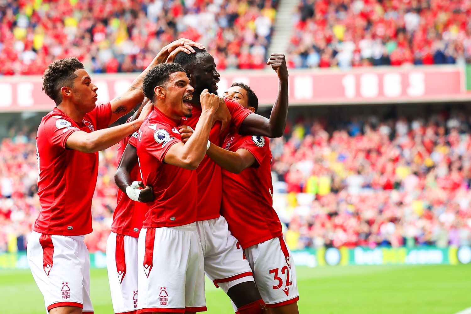 Koncert strzelecki Nottingham Forest! Hat-trick Chrisa Wooda, Brighton & Hove Albion zmiażdżone