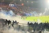 Nowe wieści w sprawie tragedii na stadionie w Indonezji. Komendant policji odwołany, dziewięciu funkcjonariuszy zawieszonych