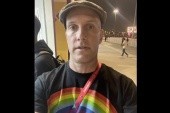 Mistrzostwa Świata: Amerykański dziennikarz zatrzymany przez stadionową ochronę za... tęczową koszulkę