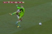 Wayne Hennessey z brutalnym faulem i czerwoną kartką. Iran wykorzystał szansę! [WIDEO]