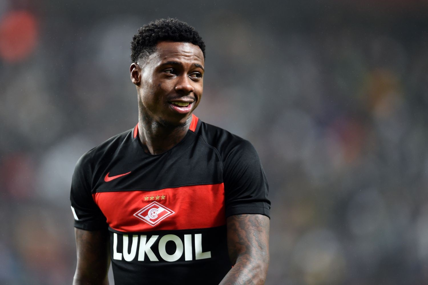 Quincy Promes żyje w „spartańskich warunkach”. Przebywa w celi nawet z... 20 więźniami