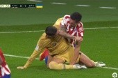 Hit Atlético Madryt z Barceloną zakończony sceną z MMA. Ferran Torres i Stefan Savić wyrzuceni z boiska [WIDEO]