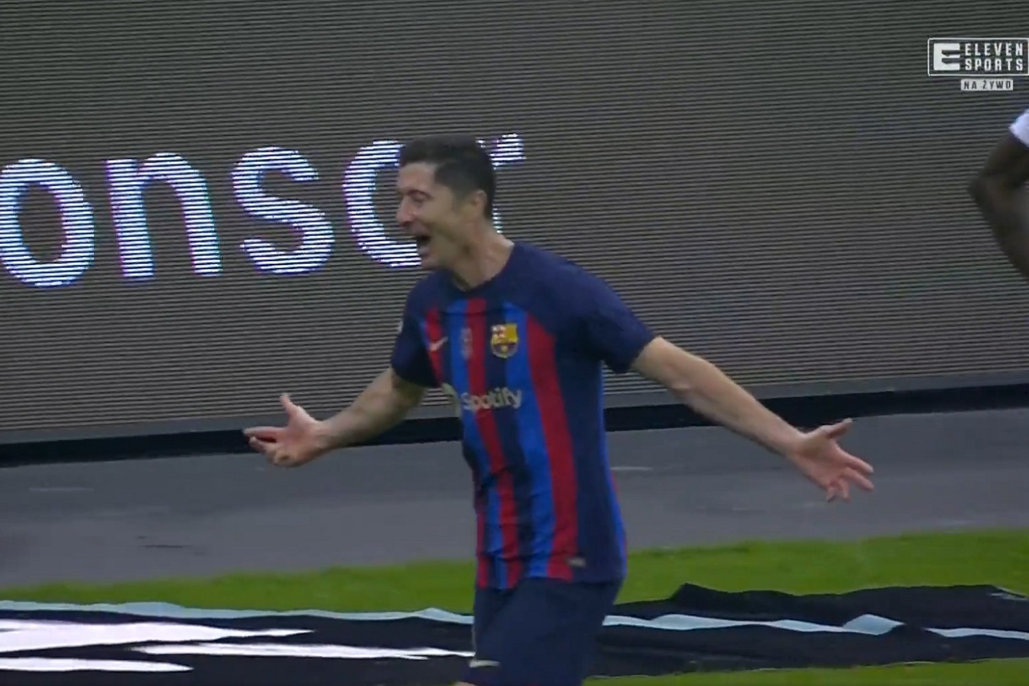 Robert Lewandowski z debiutanckim trafieniem w El Clásico [WIDEO]