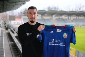 Kiedyś grał w Miedzi Legnica, a teraz Raków Częstochowa będzie musiał na niego uważać