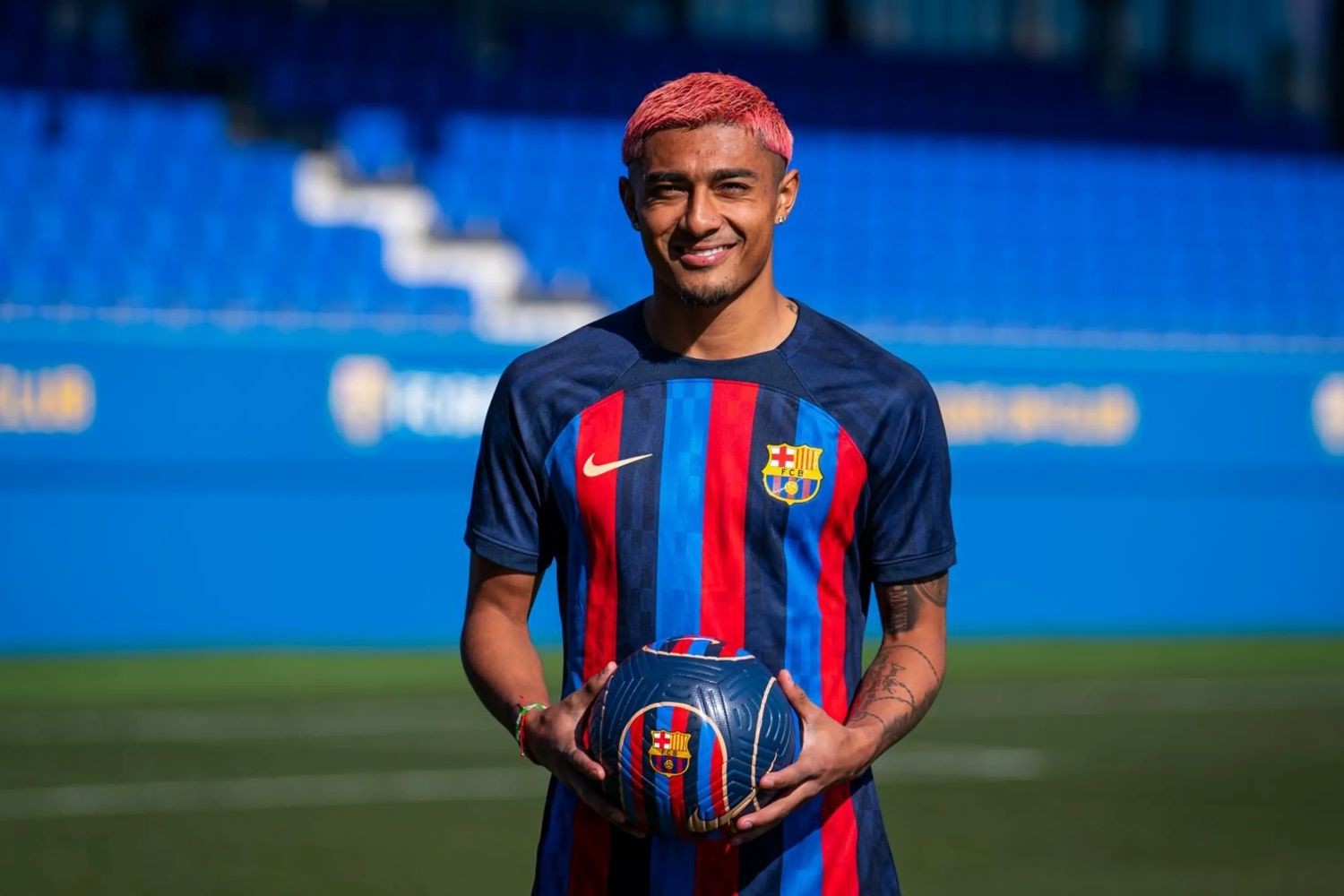 OFICJALNIE: Julián Araujo zmienia klub przed debiutem w FC Barcelonie