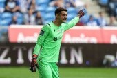 OFICJALNIE: Były bramkarz Lecha Poznań zmienia klub wewnątrz ligi. Za nim udany sezon