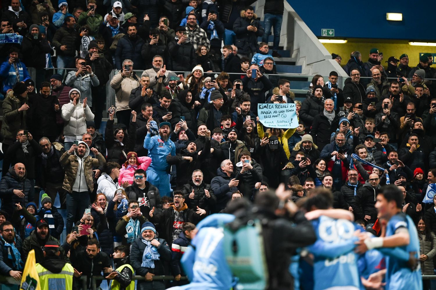 Nie żyje kibic, który próbował wspiąć się na trybunę stadionu w Neapolu