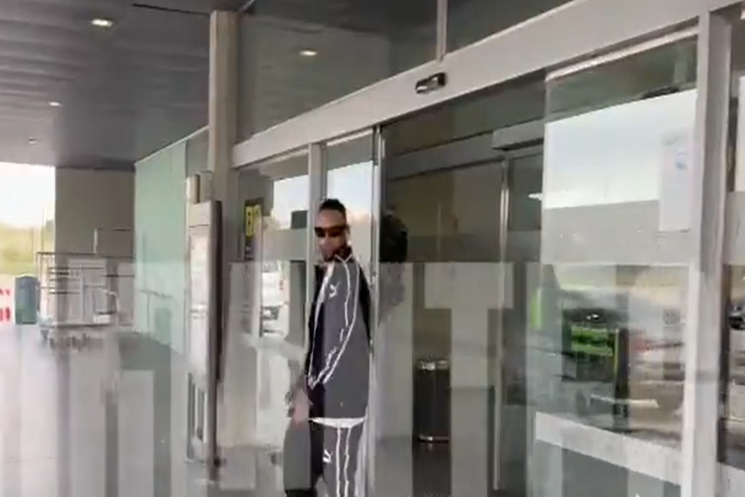 Neymar odwiedził Barcelonę. Świętował z drużyną Xaviego zdobycie mistrzostwa Hiszpanii [WIDEO]