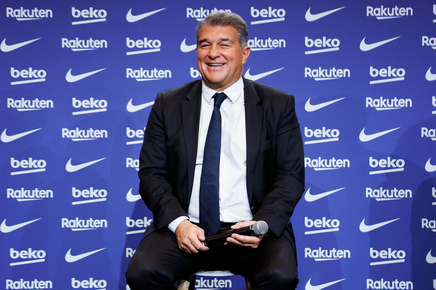 FC Barcelona: Joan Laporta zapowiada ciekawą końcówkę letniego okienka. „Możemy sobie pozwolić na co najmniej dwa transfery”