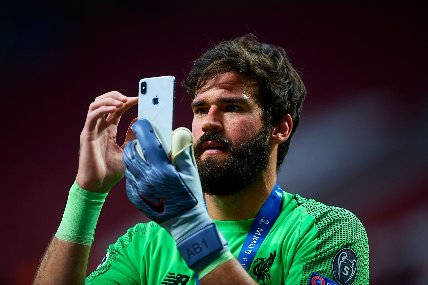 Liverpool ma poważny kłopot. Alisson pozostanie poza grą dłużej niż zakładano