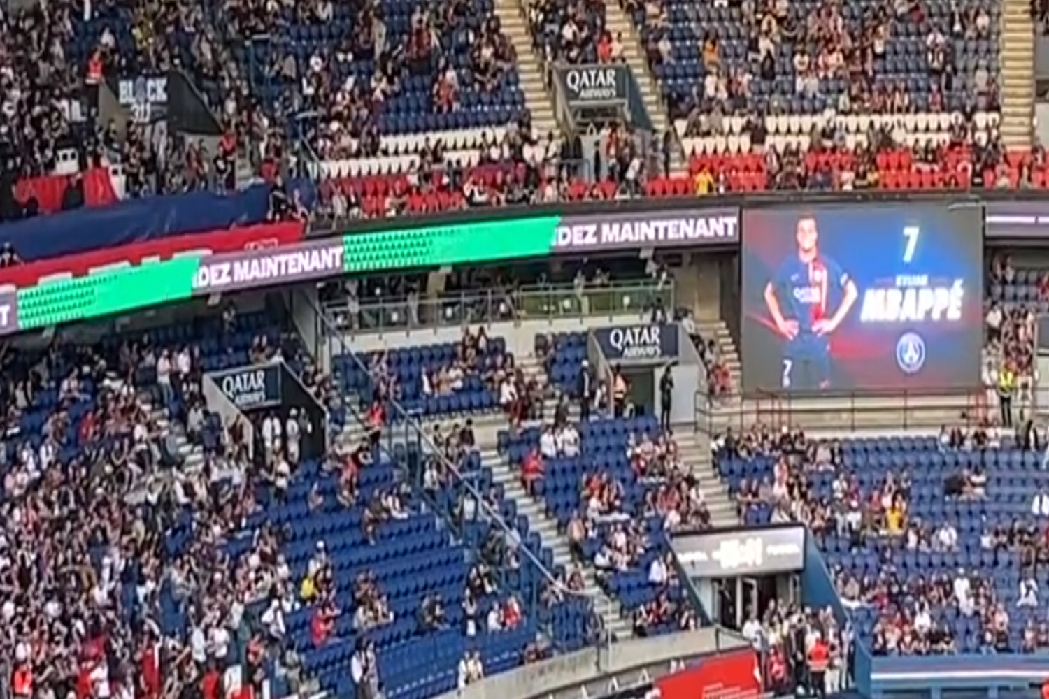 Tak kibice PSG przywitali Kyliana Mbappé na Parc des Princes [WIDEO]