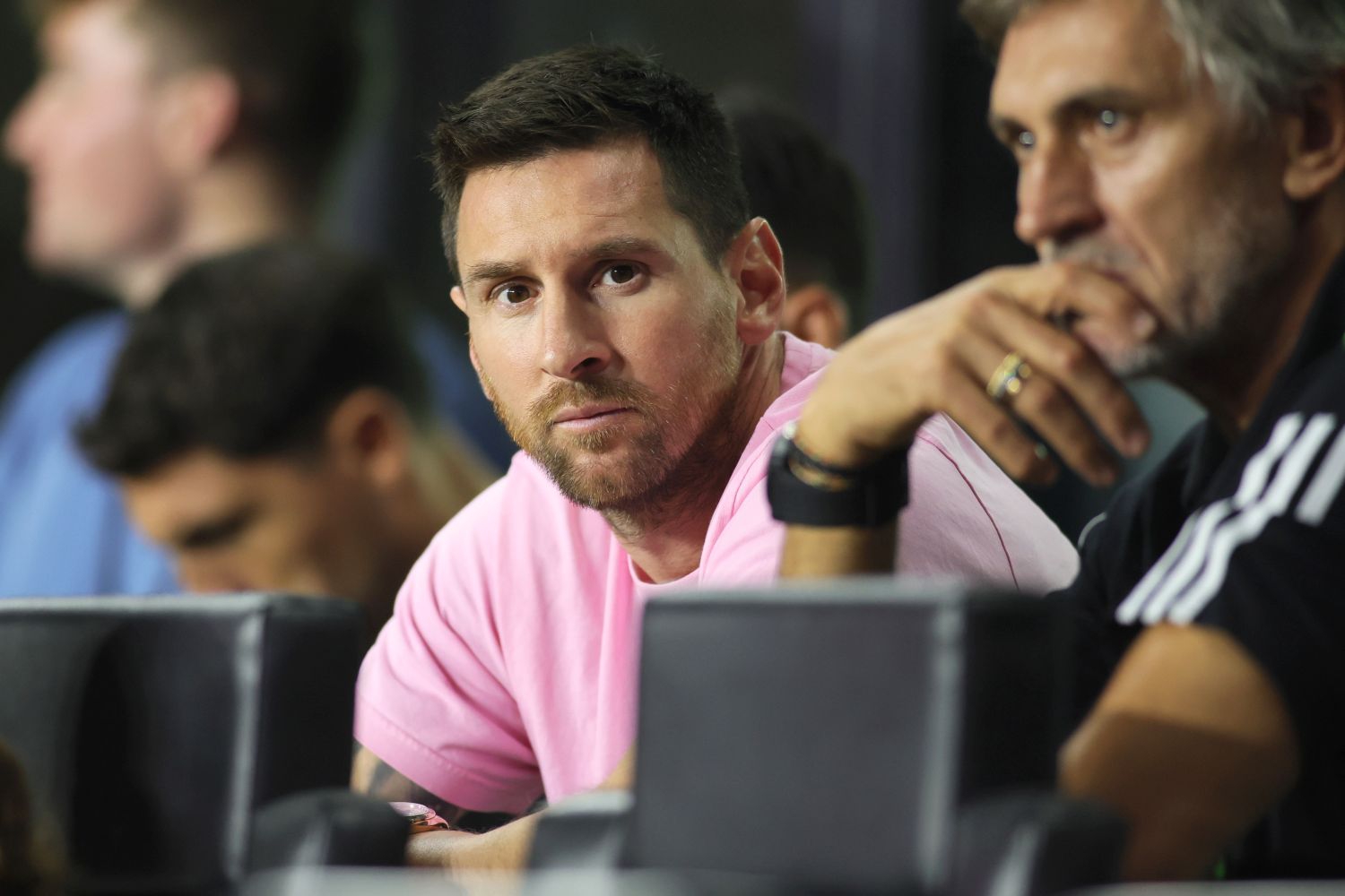 Joan Laporta i Lionel Messi unikali się na gali Złotej Piłki