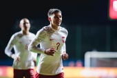 Kajetan Szmyt dołączy do klubu piłkarskiej legendy?! Warta Poznań w oczekiwaniu na transferowy rekord