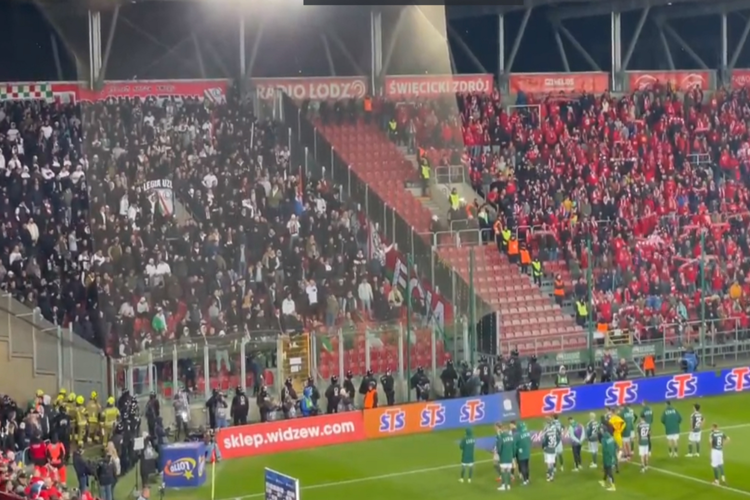 Tak kibice Legii Warszawa zareagowali na porażkę z Widzewem Łódź [WIDEO]