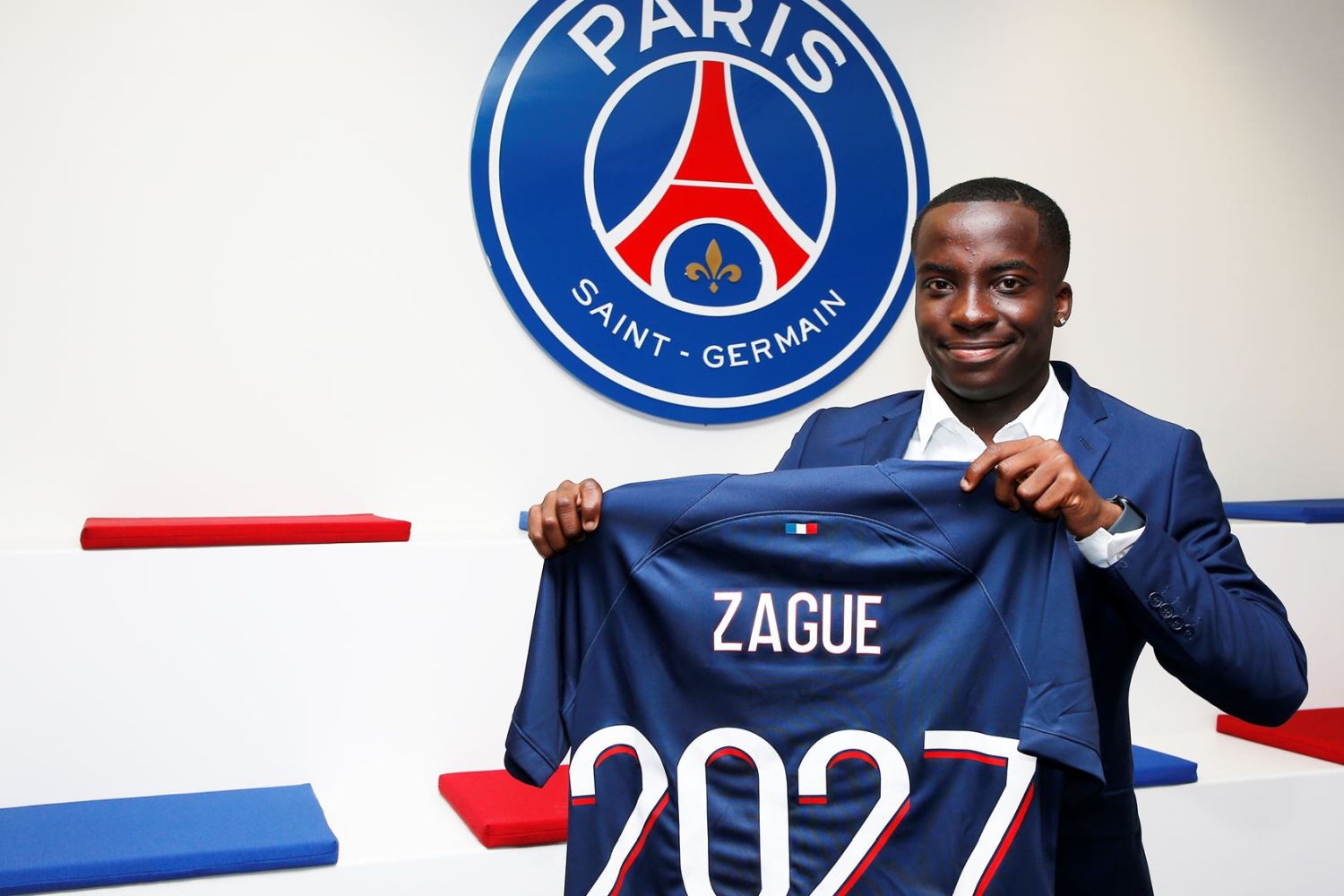 Luis Enrique zaskakuje w PSG. Kim są Yoram Zague i Senny Mayulu?