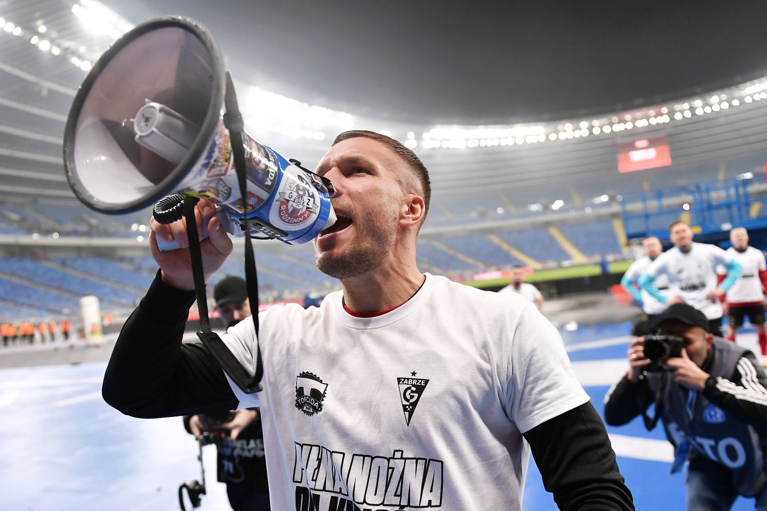 Lukas Podolski uderza w rodzimy klub po spadku: To nie może tak dalej wyglądać