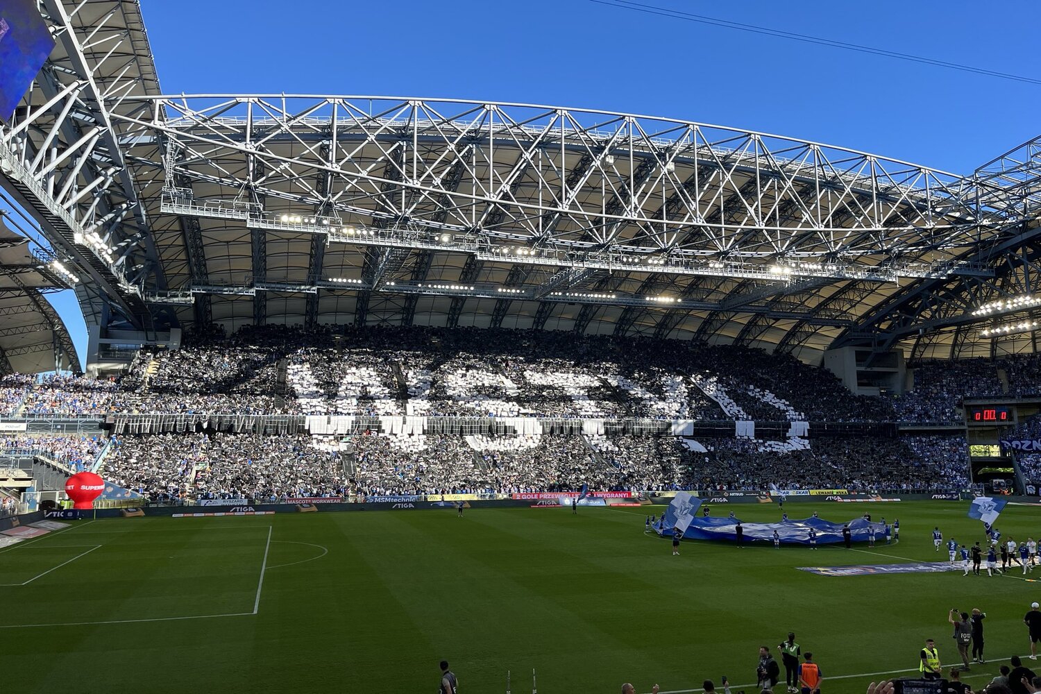 Wstyd”. Kibice Lecha Poznań z mocną oprawą w hicie Ekstraklasy | Transfery.info