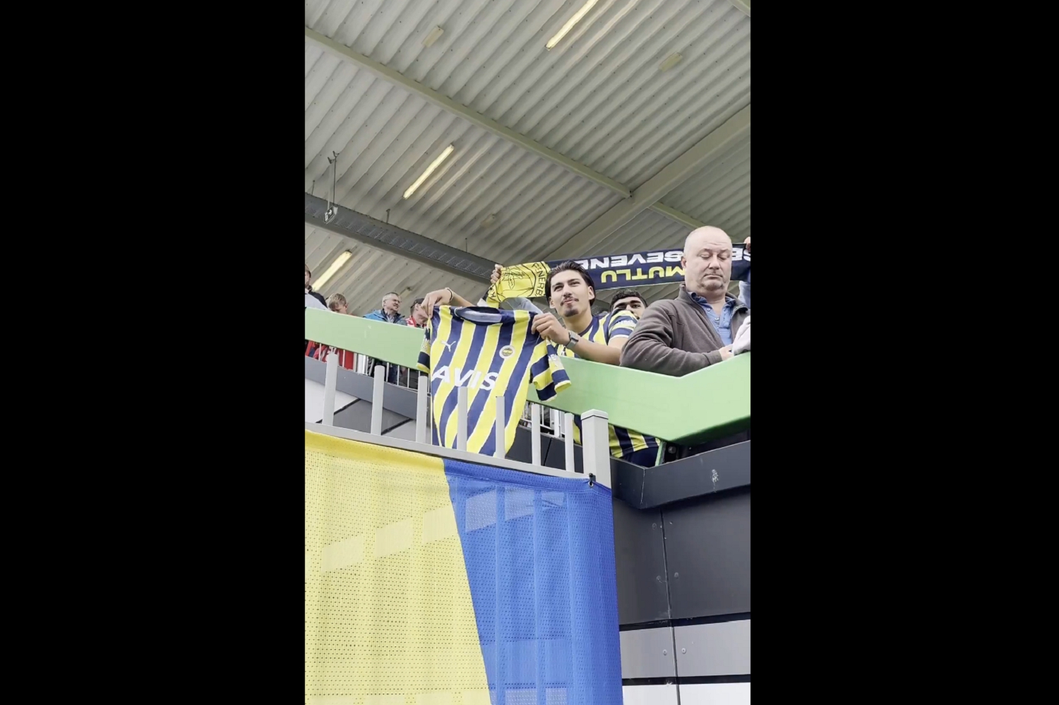 „Mourinho czeka”. Kibic Fenerbahçe z zaproszeniem dla reprezentanta Polski [WIDEO]