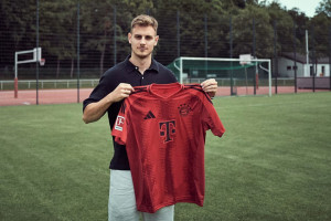 OFICJALNIE: Mistrz Niemiec przedłużył kontrakt z Bayernem Monachium