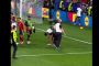 Sceny po meczu Hiszpanii z Francją. Álvaro Morata poturbowany przez ochroniarza... [WIDEO]