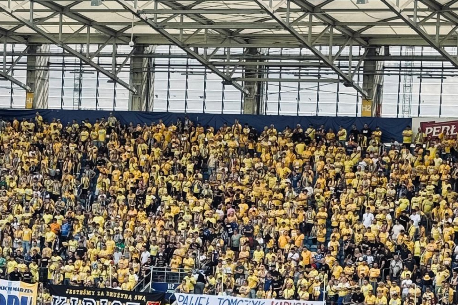 Kibice Motoru Lublin i Korony Kielce ze wspólnym mocnym przekazem do jednej osoby. „Ty kur**” [FOTO] [WIDEO]