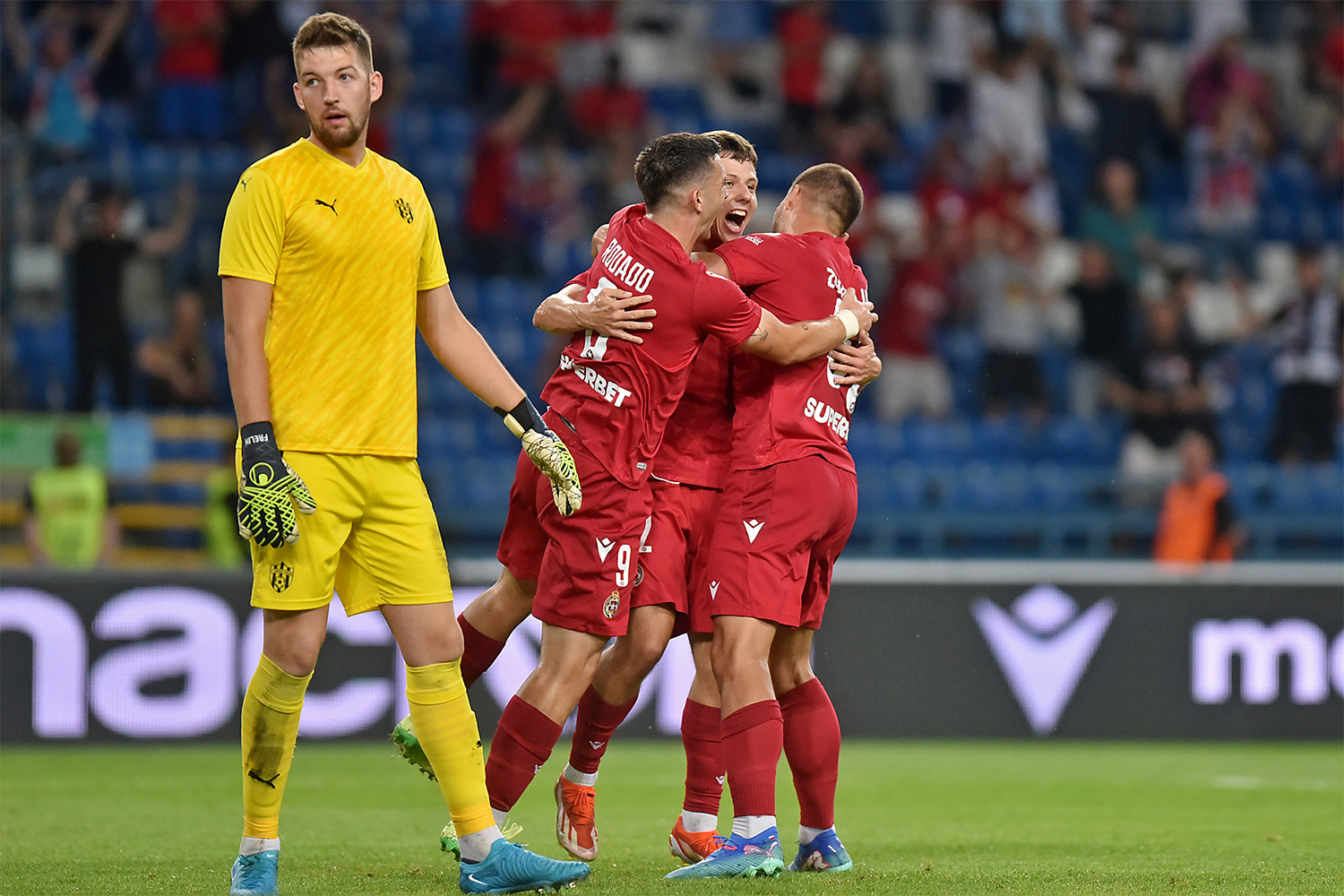 Wisla Krakow play against Arka Gdynia. Fans wonder what’s going on with their player